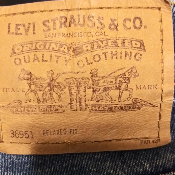 Levi's Vintage Relaxed High Rise Jean Shorts - Picture 6 of 7